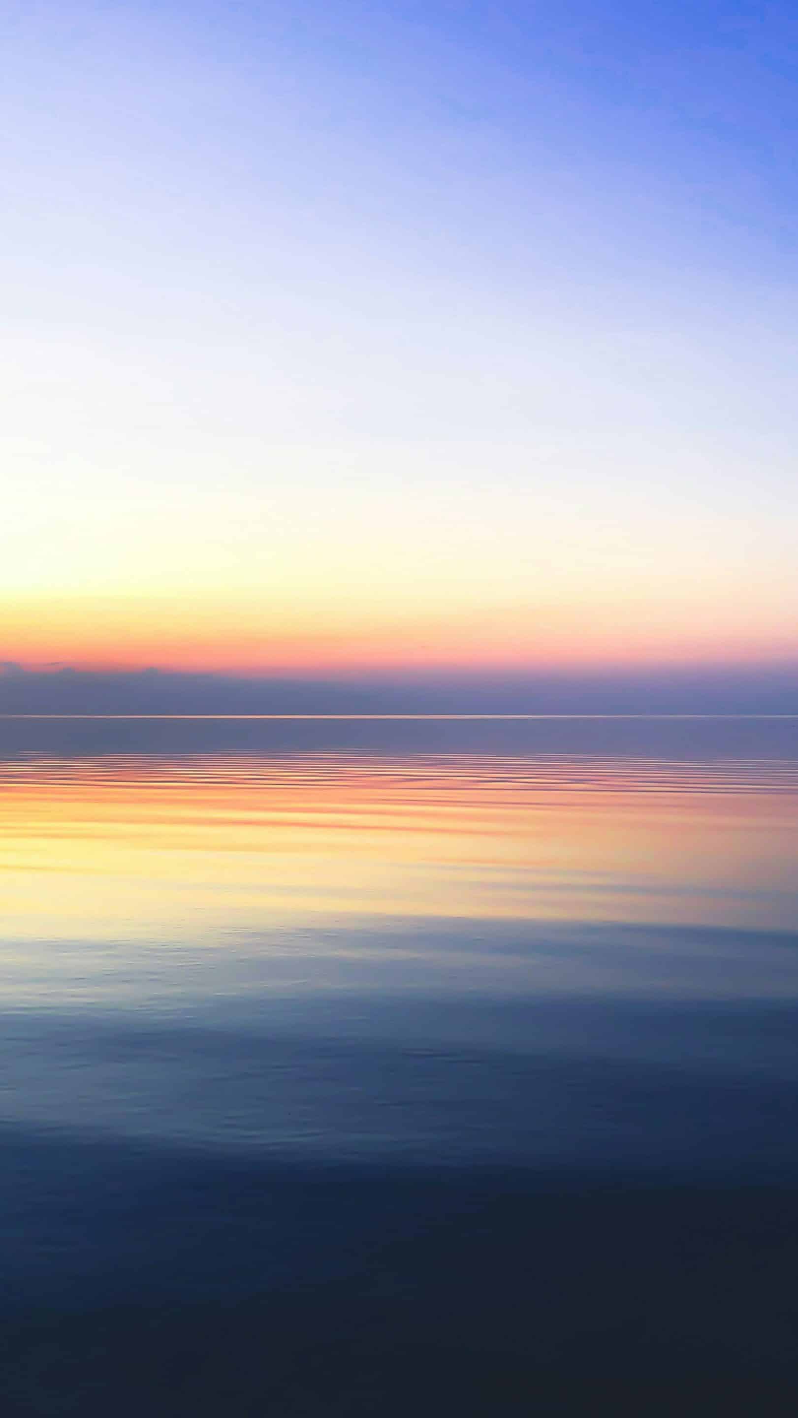 klavs-krumins-GU7vPqZZtUQ-unsplash Illustration ciel et mer dégagés et beau coucher de soleil